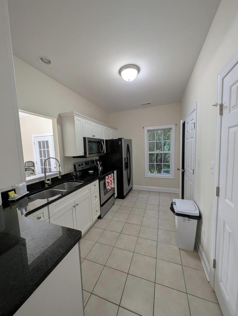 Kitchen - Electric range, dishwasher, full size fridge/freezer