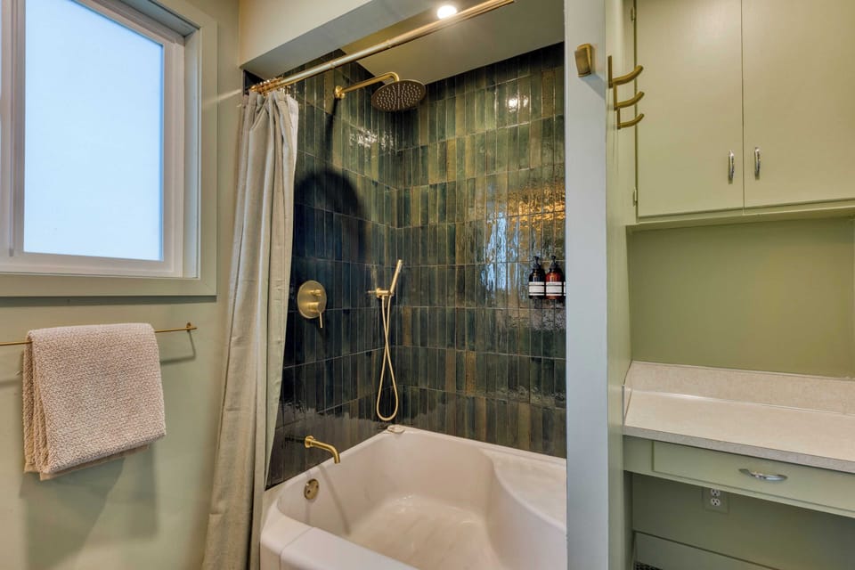 Walk to Beach & Shops Fireplace, Patio Dining & Firepit at Manzanita Ave Cottage in Manzanita