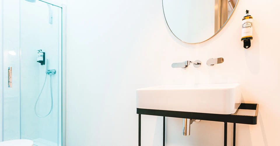 Refresh effortlessly in a bright shower and sleek vanity.