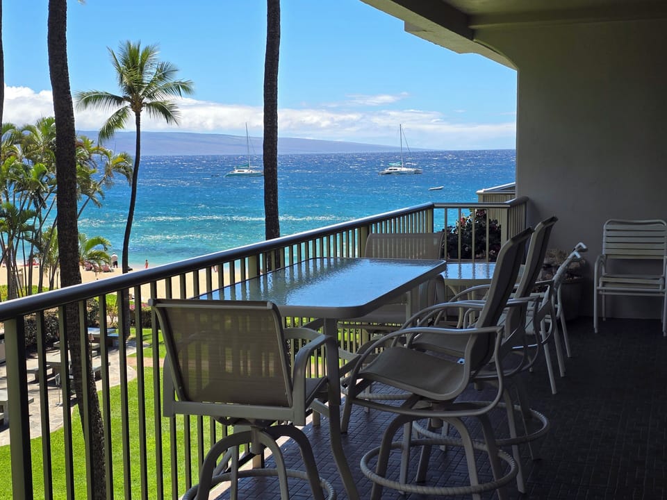 Spacious lanai with dining table and chairs to relax & enjoy the view.