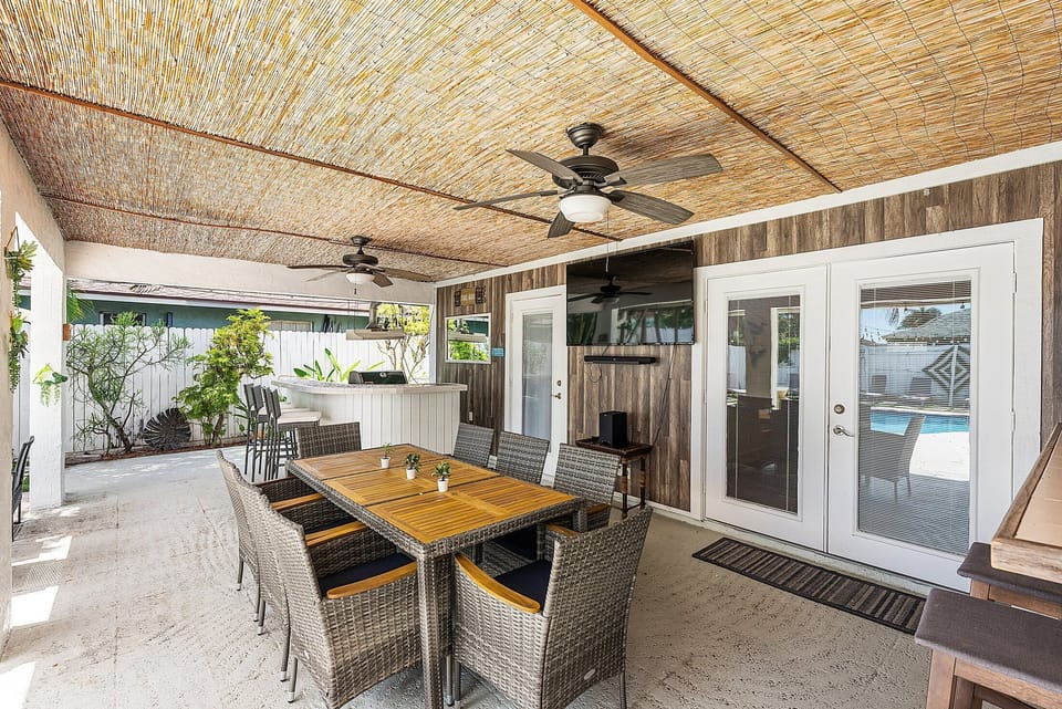 Outdoor dining