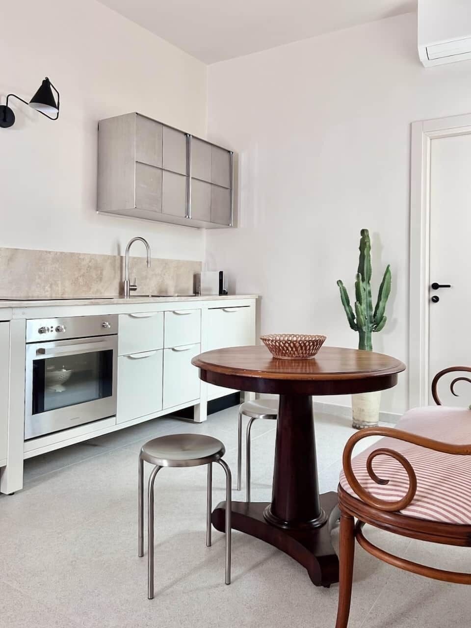 The kitchen–dining space is an inviting spot for a slow breakfast before exploring the city
