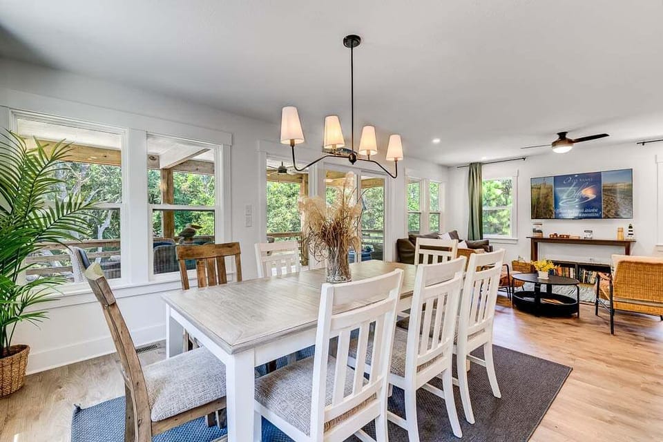 Mid-Level Dining Room with Table (seats 8)