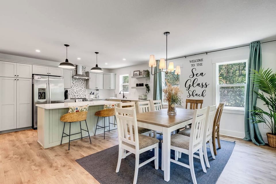 Mid-Level Dining Room with Table (seats 8)
