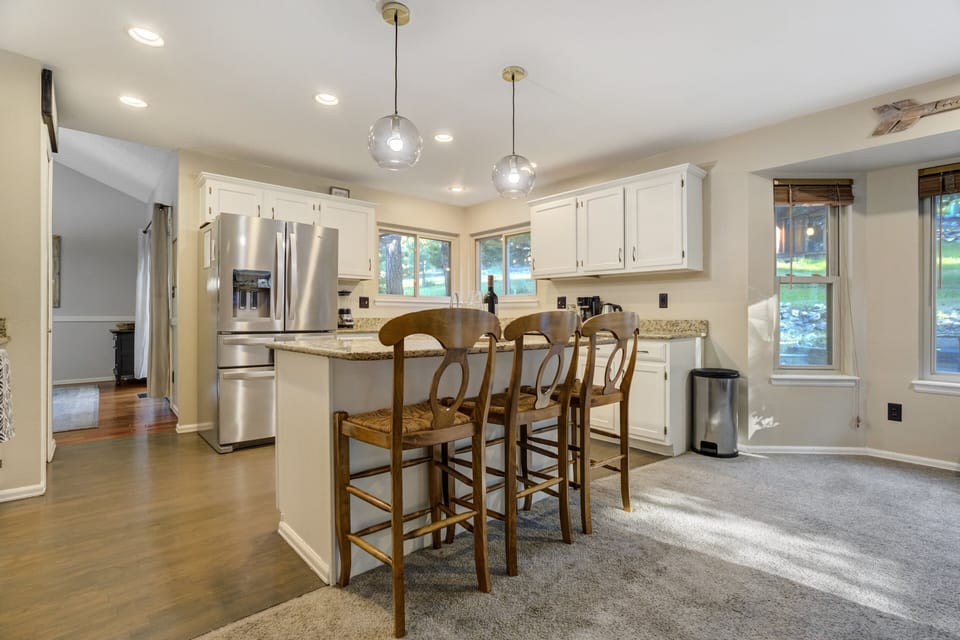 Modern kitchen with sleek cabinetry, open to the living room for a connected atmosphere.