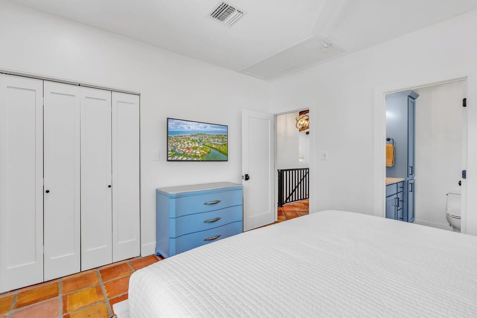 Guestroom 3 view 2