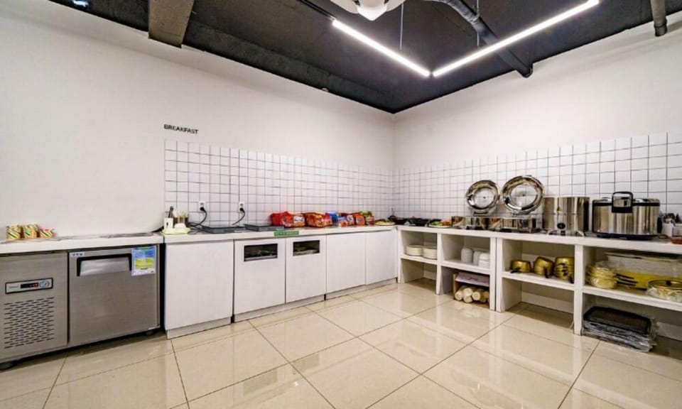 Free daily self-serve breakfast