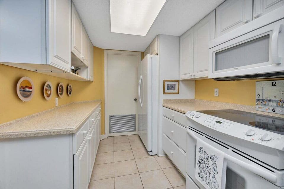 North Breakers 401 - Kitchen