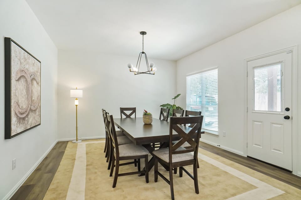 Dining Area with Seating for 8