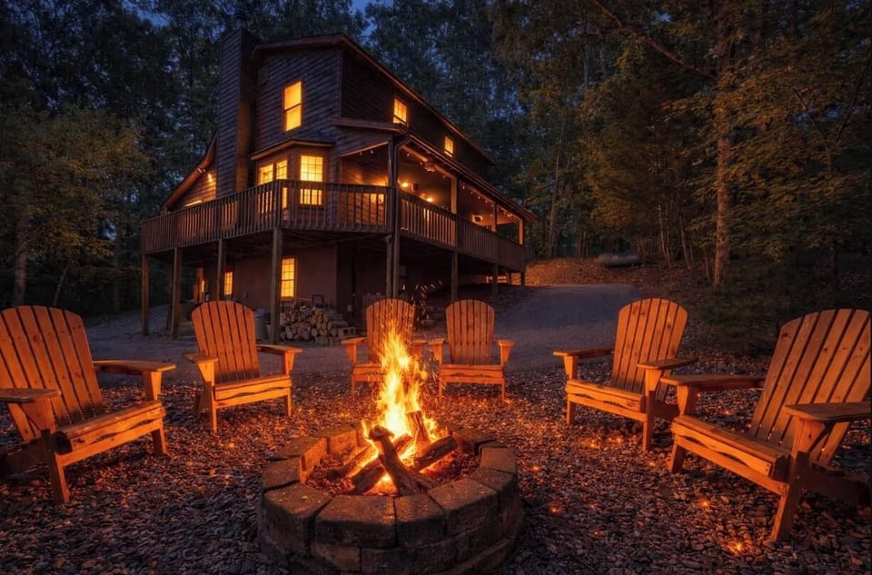 "Loved the covered porch,the amazing views, we enjoyed the fire pit."-Lisa Nov25