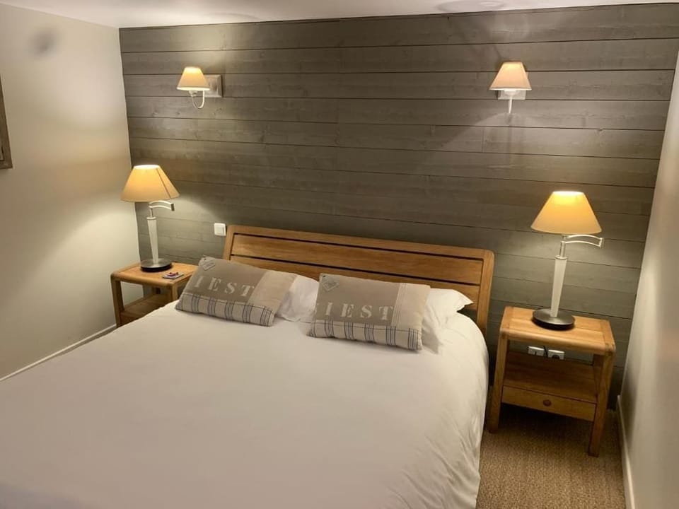 Double Room, 1 Double Bed, Courtyard View, Ground Floor | Free WiFi, bed sheets