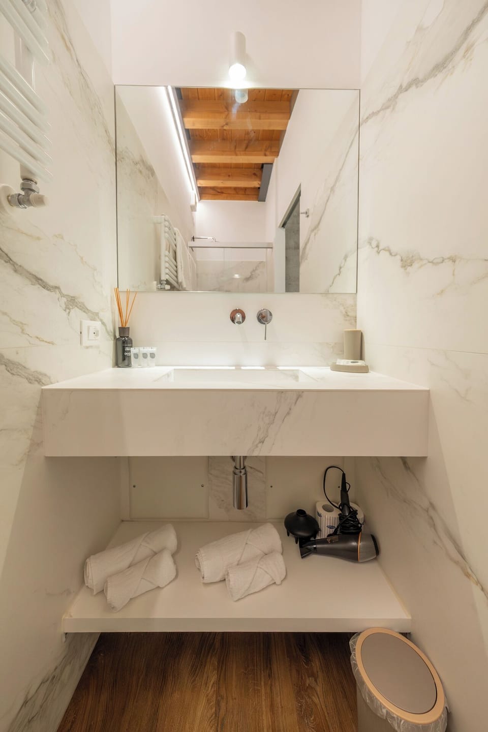 Room | Bathroom | Shower, free toiletries, hair dryer, towels