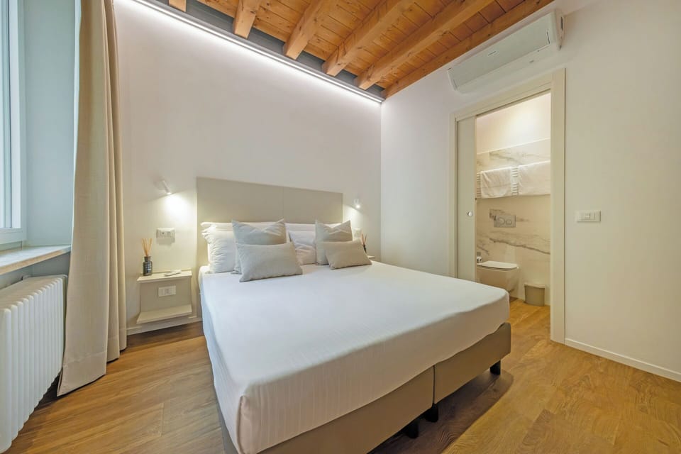 Room | Free WiFi