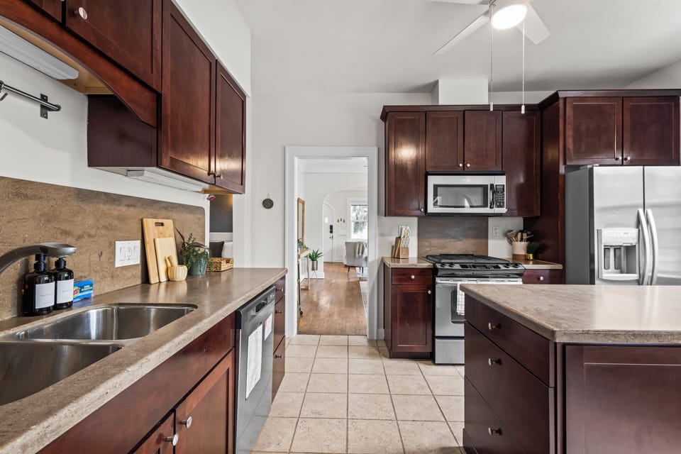 Fully equipped kitchen with all the essentials.
