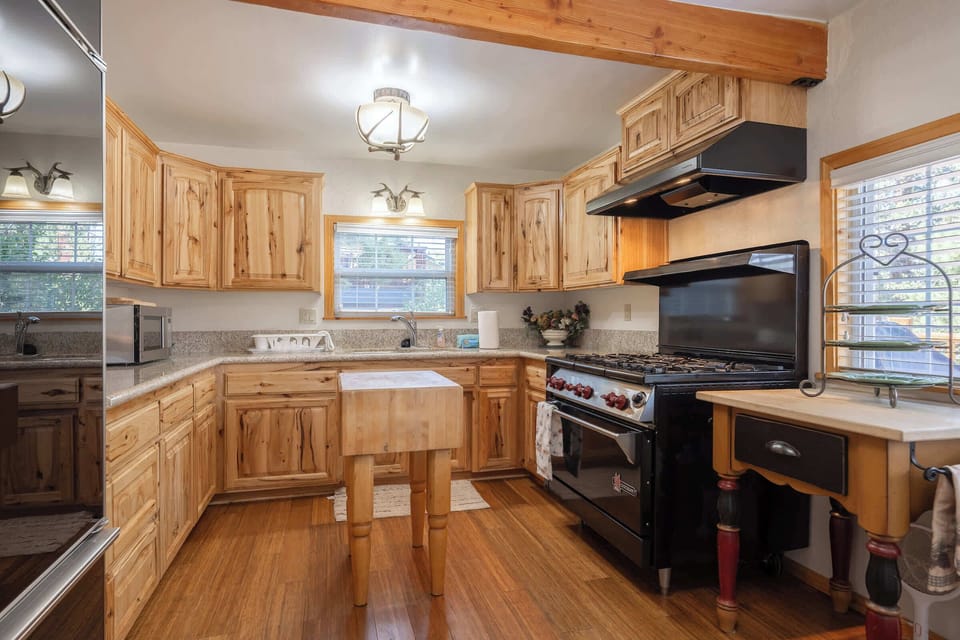 Fully stocked kitchen. Gas Stove, Refrigerator with Ice Maker, Microwave, Coffeemaker. All kitchenware included.