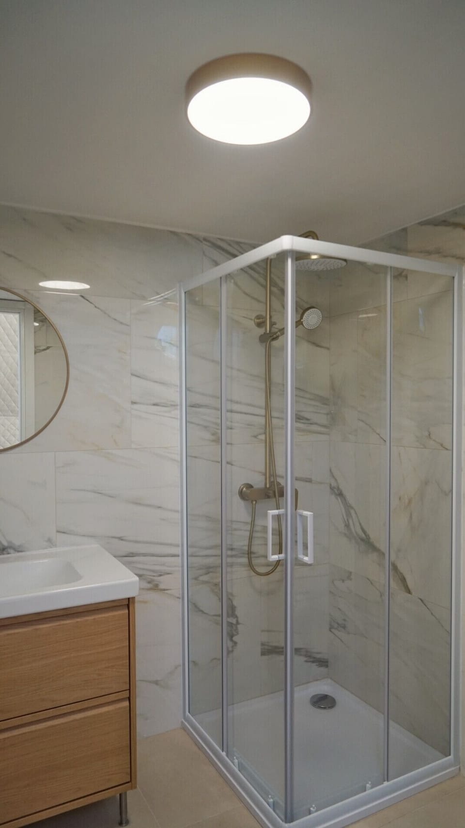 Shower, towels