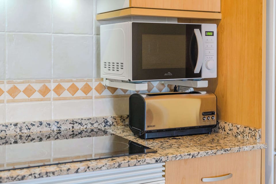 Fully Equipped Kitchen Corner – Microwave, Toaster & Modern Conveniences