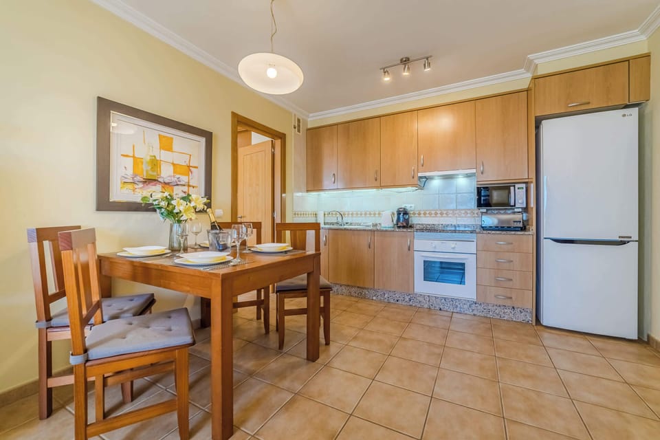 Fully Equipped Kitchen & Dining Area – Cook, Sip & Savor Island Life Your Way