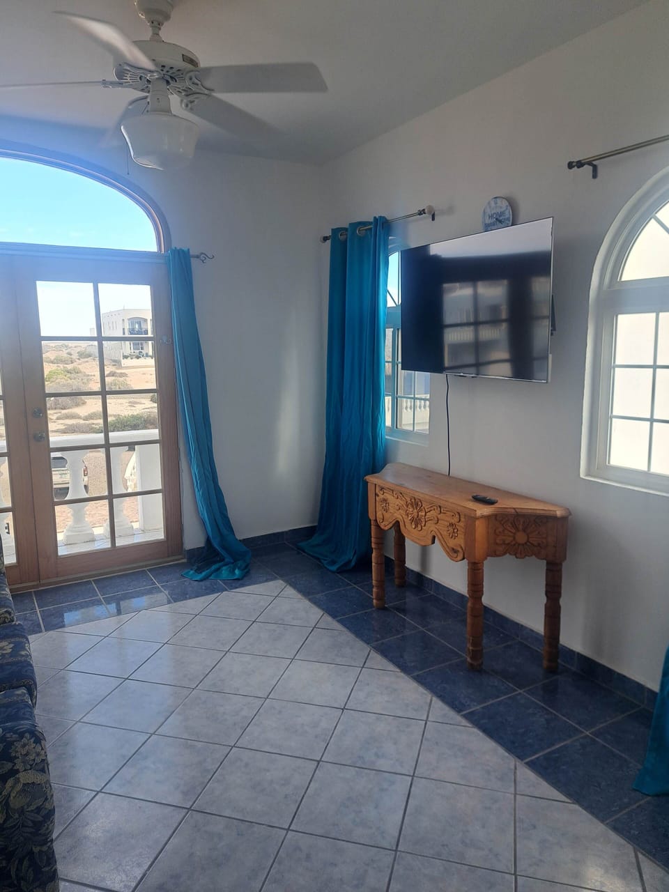 SITTING AREA / TV ROOM IN MAIN SUITE
