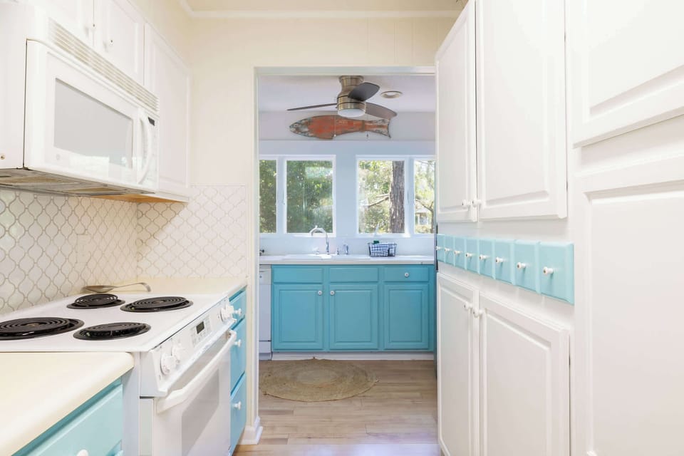 Fully Equipped Kitchen w/ Refrigerator, Stove, Oven, Microwave, Refrigerator, Dishwasher, Cooking Utensils, and Much More