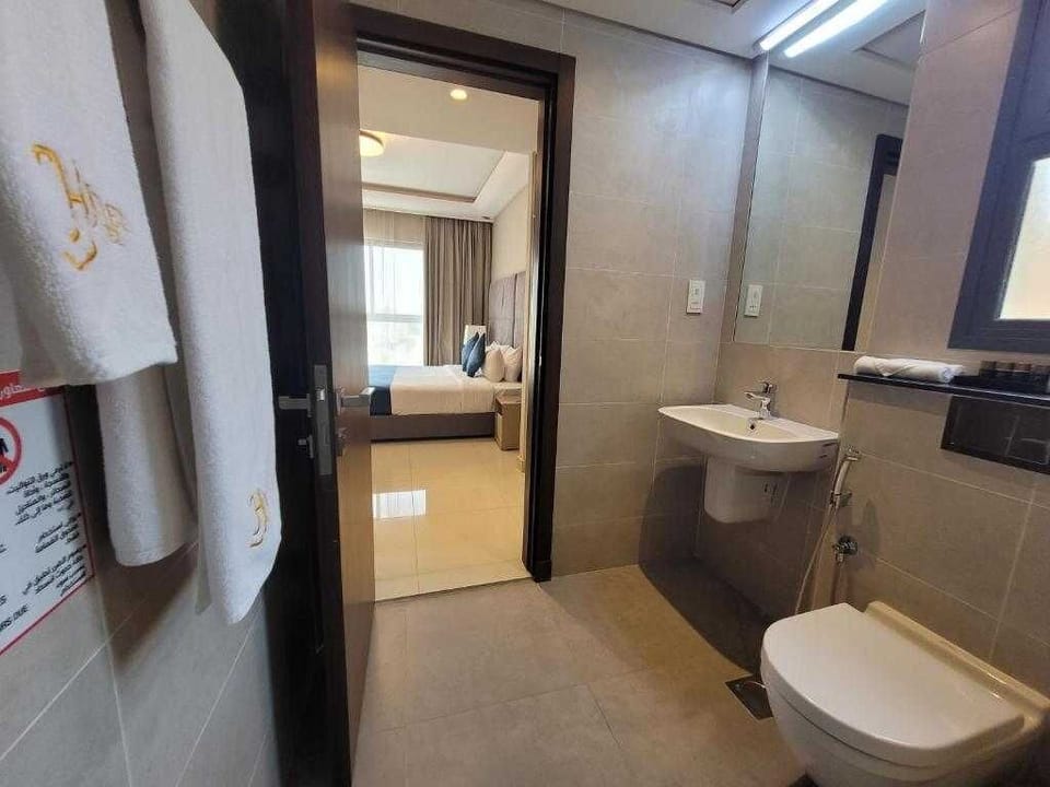 Family Suite, 3 Bedrooms | Bathroom