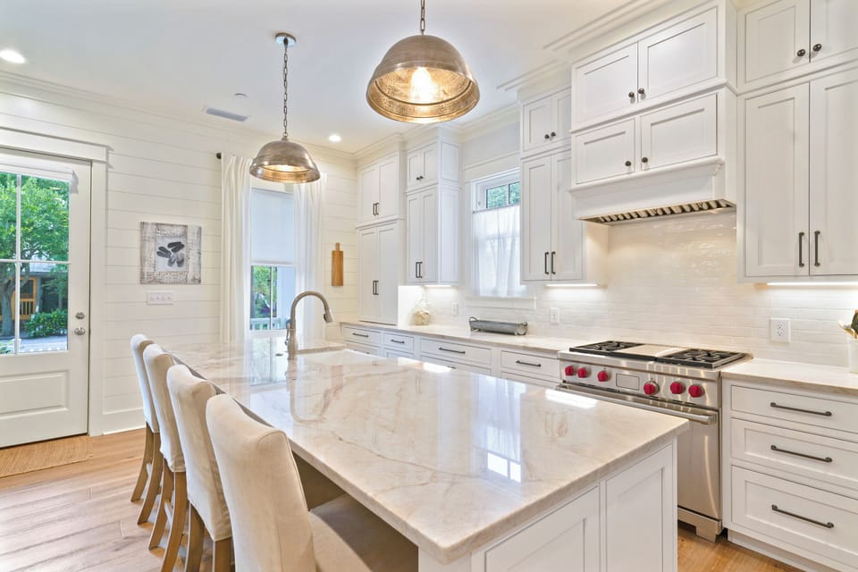 LARGE 10 FT QUARTZITE CENTER ISLAND W/BAR SEATING FOR 4