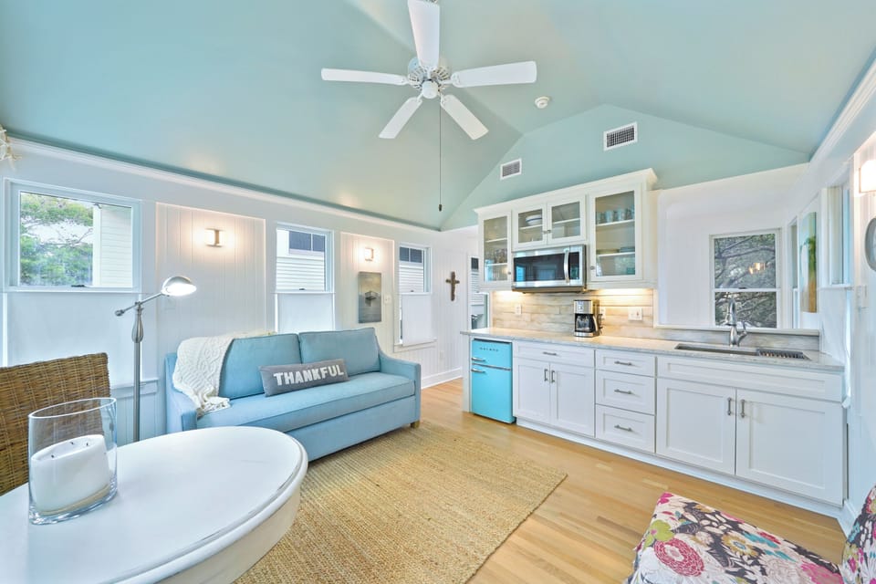 SPACIOUS, TASTEFUL, GUEST COTTAGE, NEVER BEFORE ON RENTAL