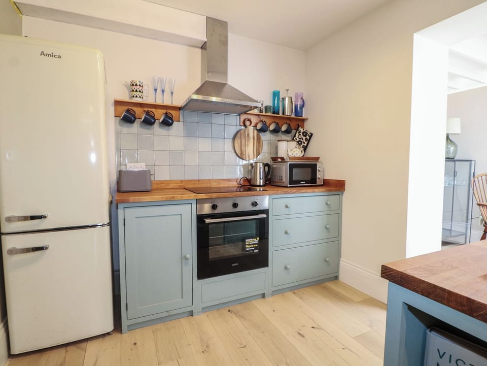 Fridge, microwave, dishwasher, toaster