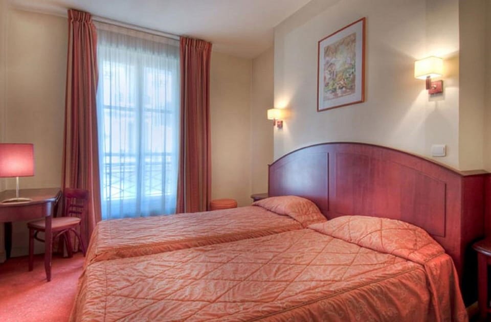 Twin Room | In-room safe, desk, iron/ironing board, free cribs/infant beds