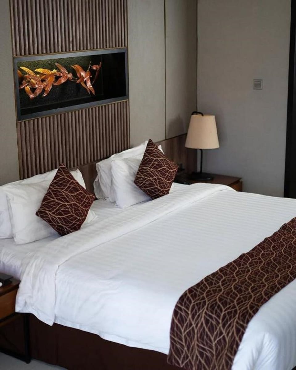 Deluxe Double Room, 1 King Bed, Smoking, Private Bathroom | Egyptian cotton sheets, premium bedding, down comforters