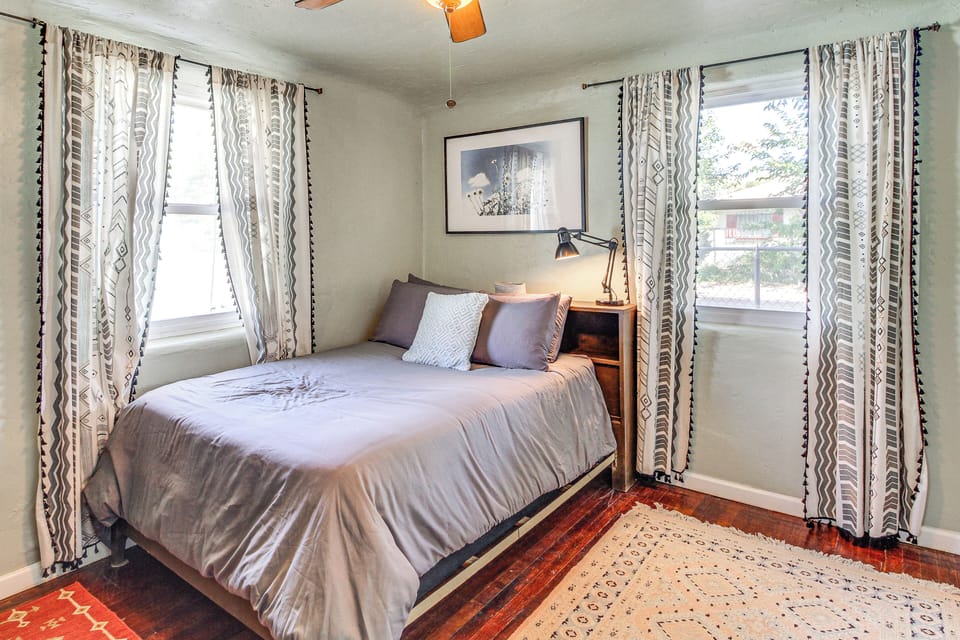 3 Mi to Old Town, Fenced Yard: ABQ Abode! Cottage in Albuquerque