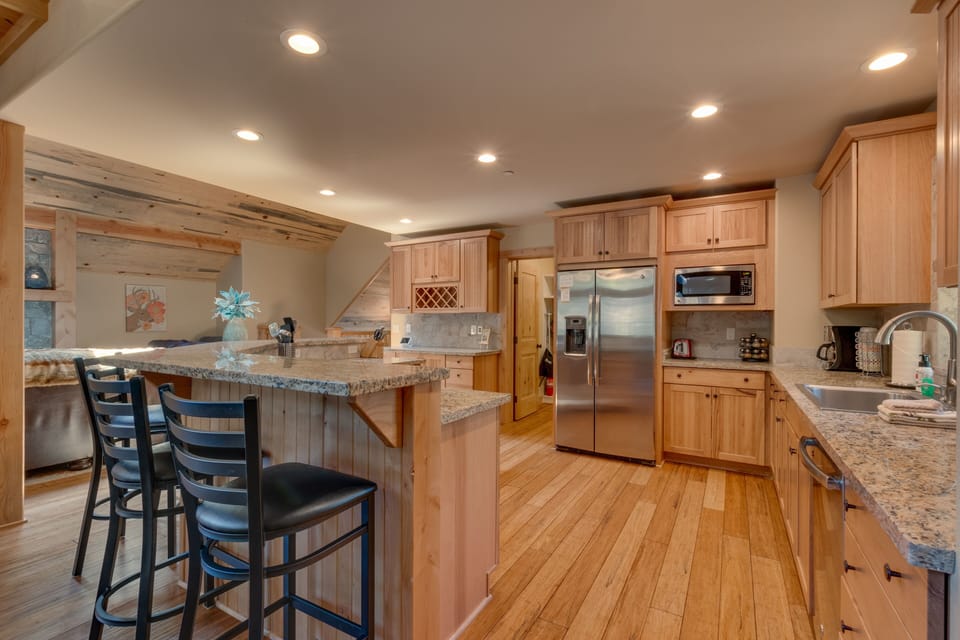 House, 4 Bedrooms | Private kitchen | Coffee/tea maker, fridge, oven, stovetop