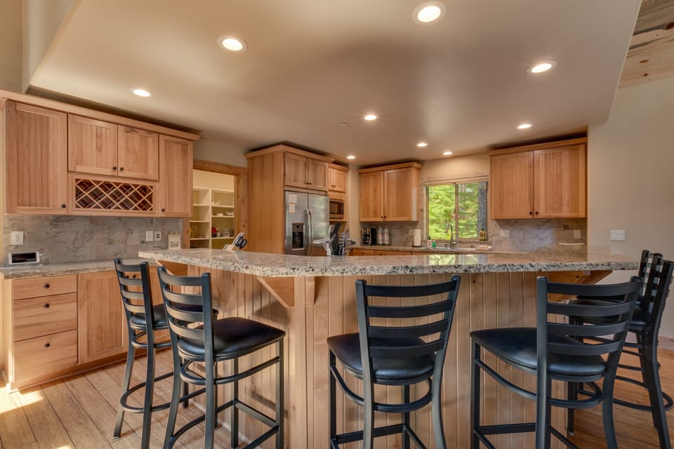 House, 4 Bedrooms | Private kitchen | Coffee/tea maker, fridge, oven, stovetop