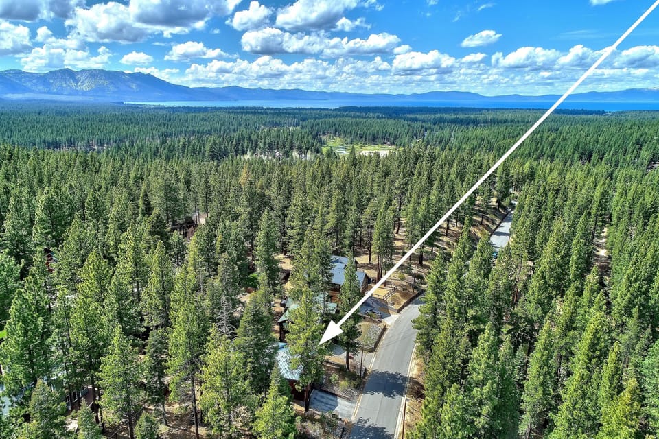 House, 4 Bedrooms | Aerial view