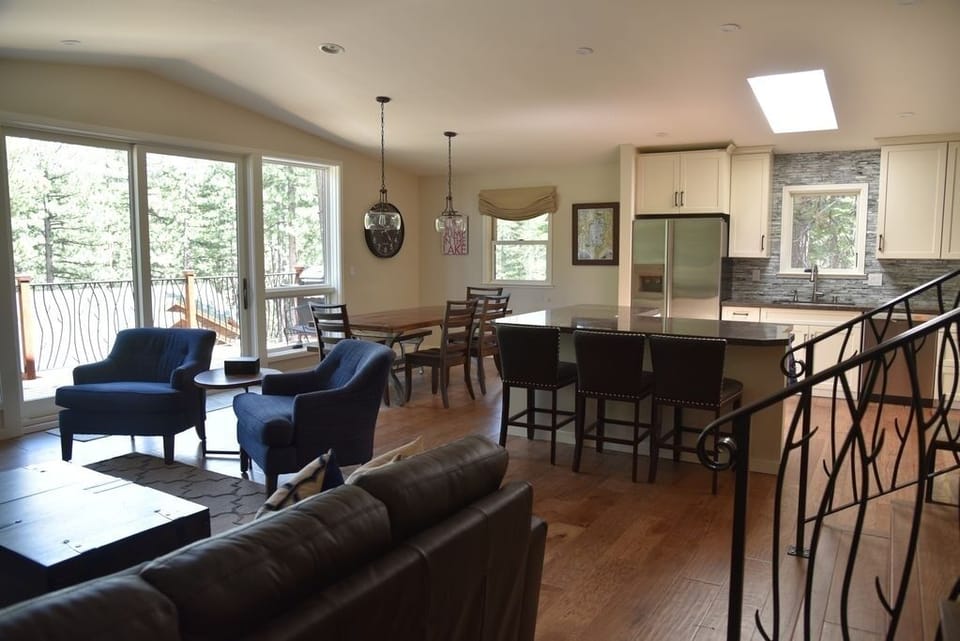House, 4 Bedrooms | Living area