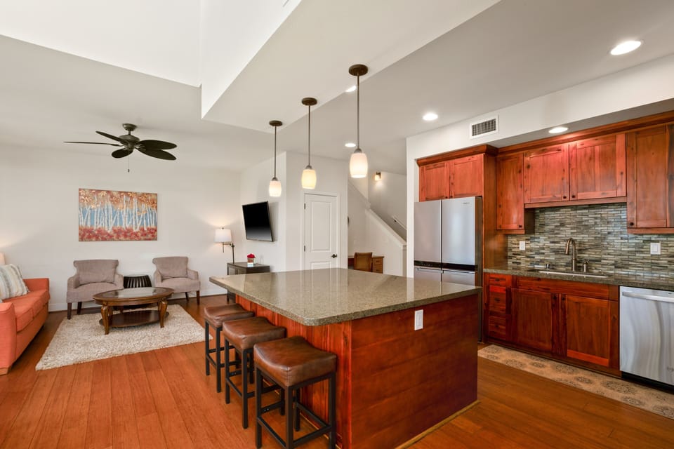 Condo, 3 Bedrooms | Interior