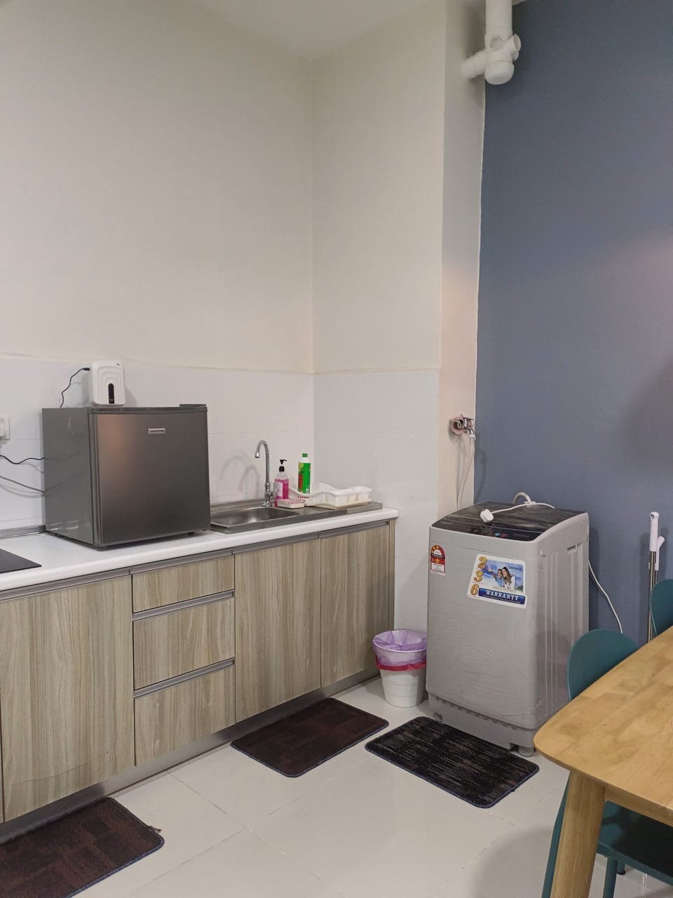 Family Studio | Private kitchenette | Mini-fridge, electric kettle, cookware/dishes/utensils, dining tables