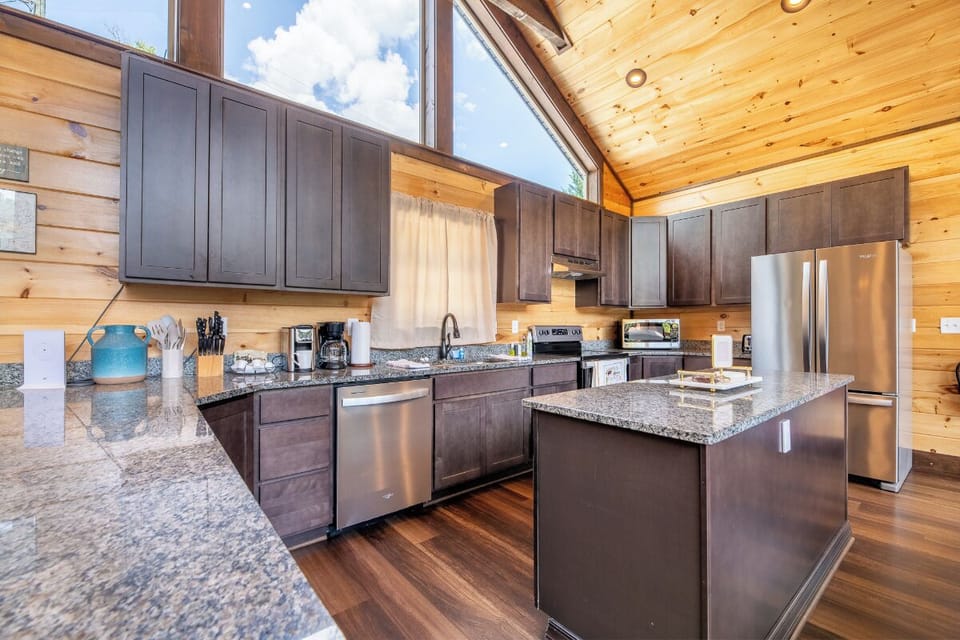Serenity Summit's fully-equipped kitchen