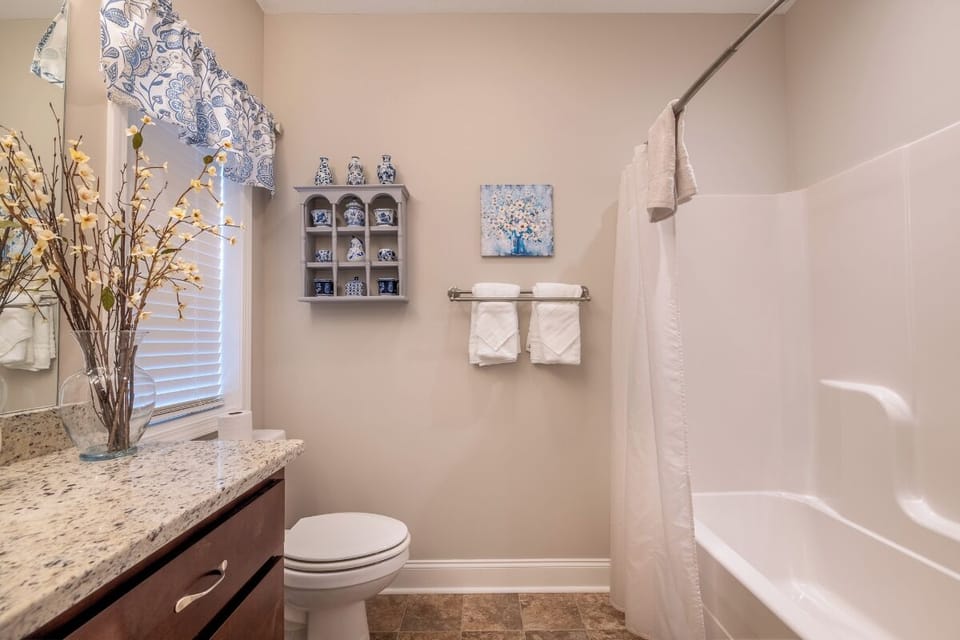 One of Fabulous Farmhouse's full bathrooms