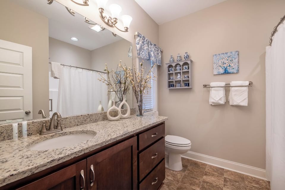 One of Fabulous Farmhouse's full bathrooms