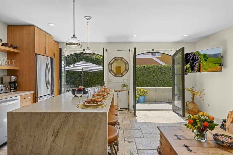 Indoor/outdoor living