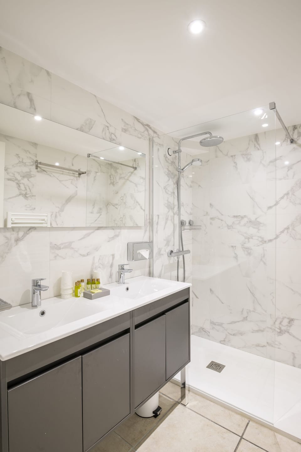 Quadruple Room | Bathroom | Free toiletries, hair dryer, towels, soap