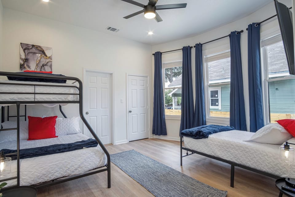 3BR 3BA Urban Escape Just Minutes From Downtown Apartment in San Antonio
