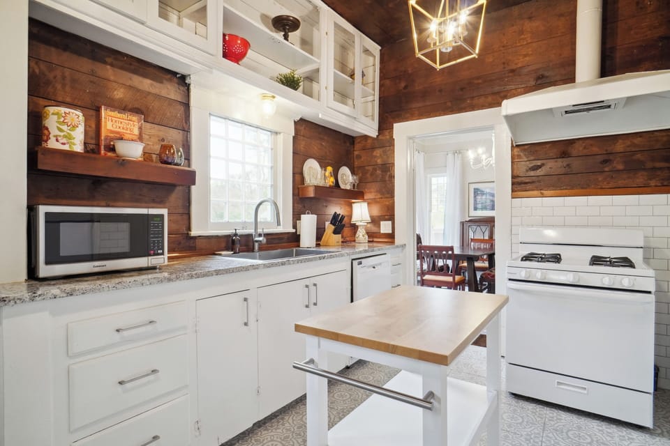 Cook, dine, and enjoy in this well-appointed kitchen.