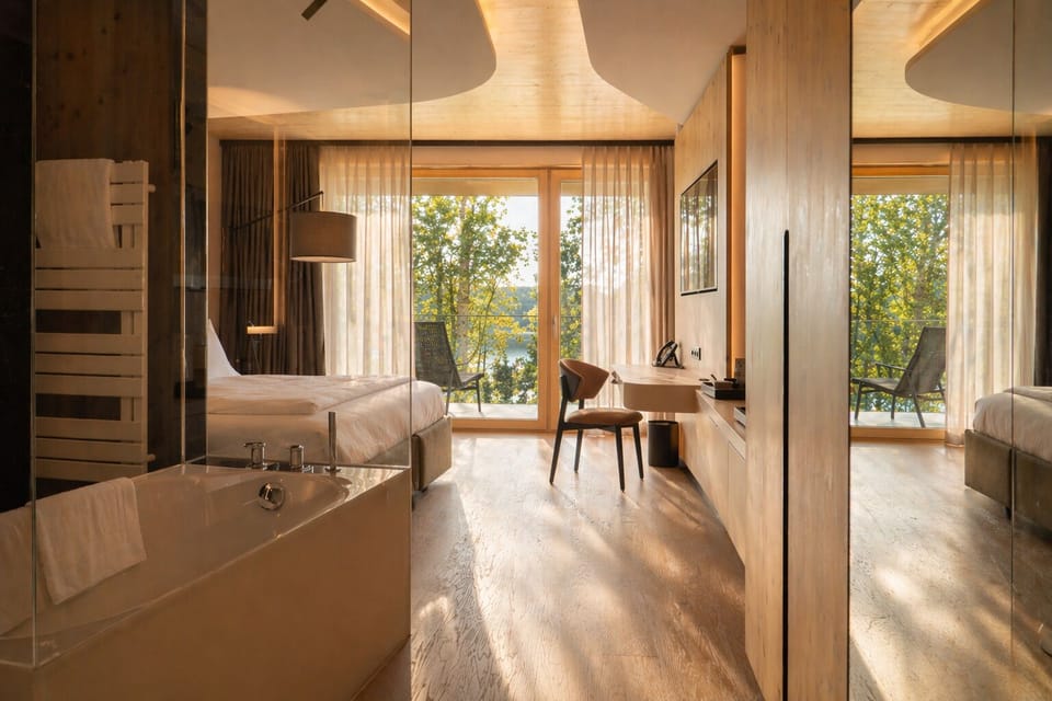 Basic Double Room, Balcony, Lake View | Hypo-allergenic bedding, pillowtop beds, in-room safe, soundproofing