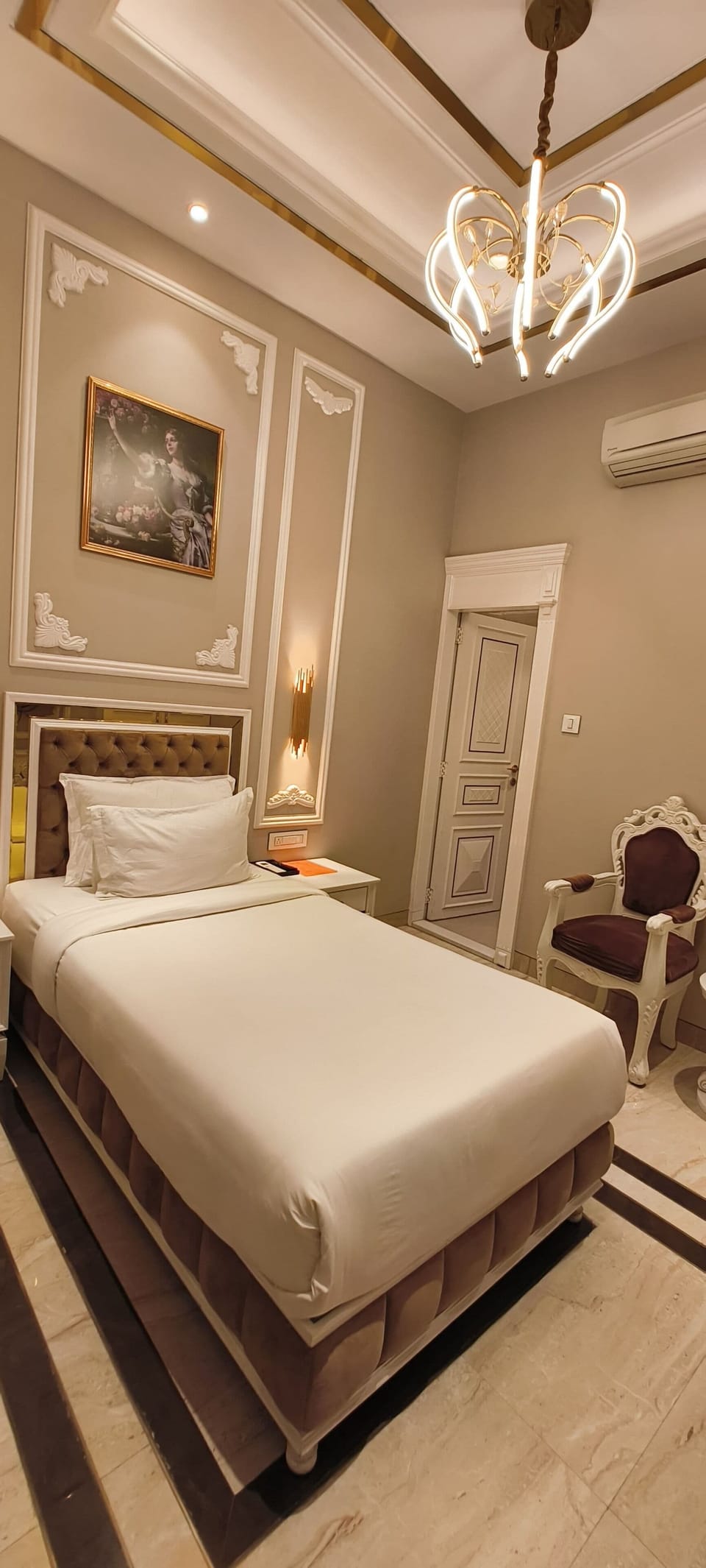 Standard Single Room | In-room safe, soundproofing, iron/ironing board, free WiFi