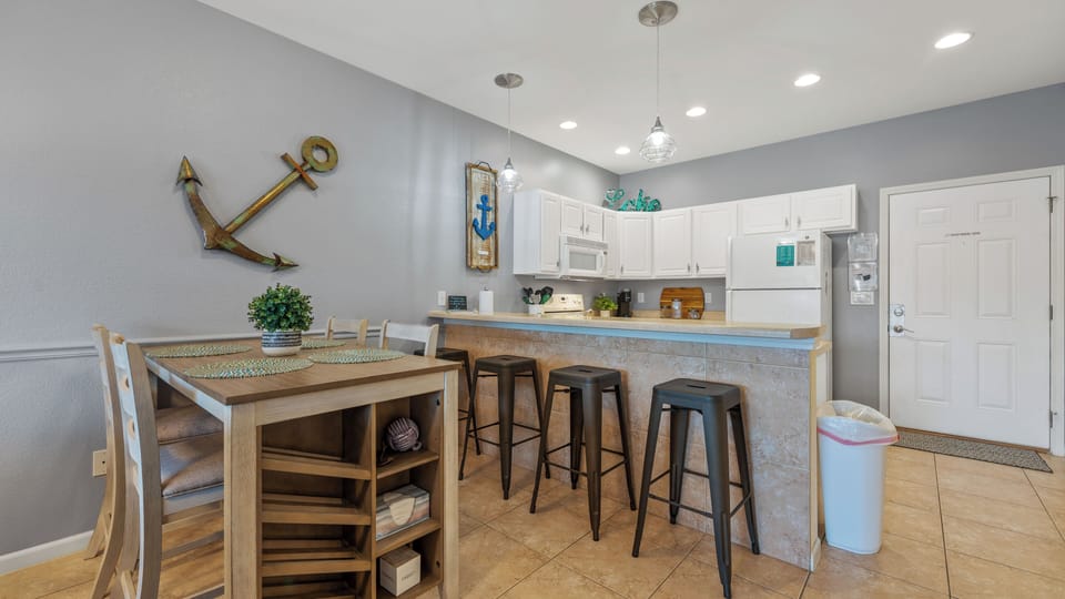 Large kitchen - Fully equipped for cooking
