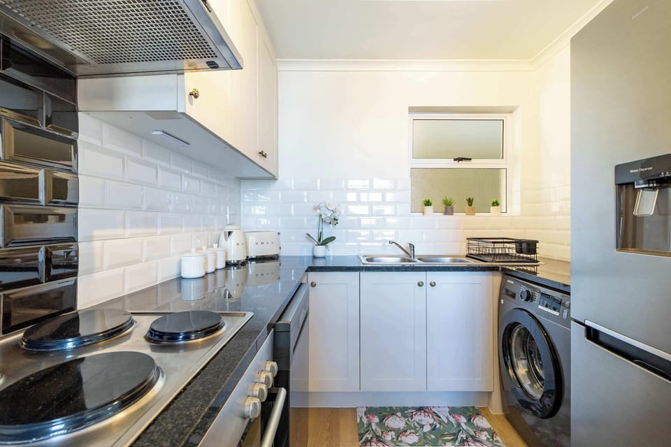 Apartment, 2 Double Beds, Pool Access, Ocean View (Villa Italia) | Private kitchen | Fridge, microwave, oven, stovetop