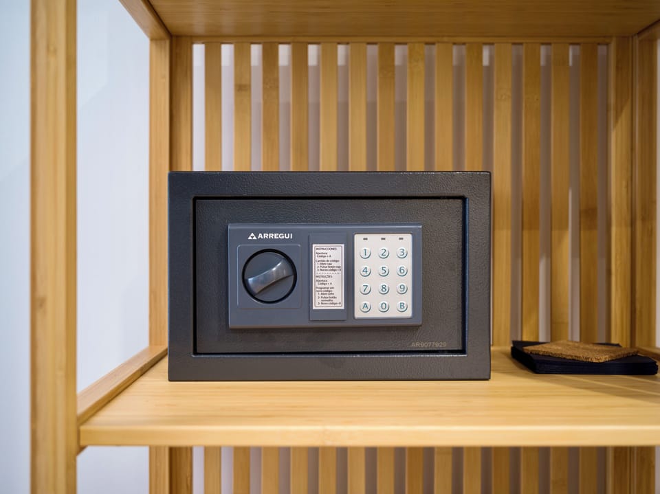 Deluxe Double or Twin Room, City View | Room amenity