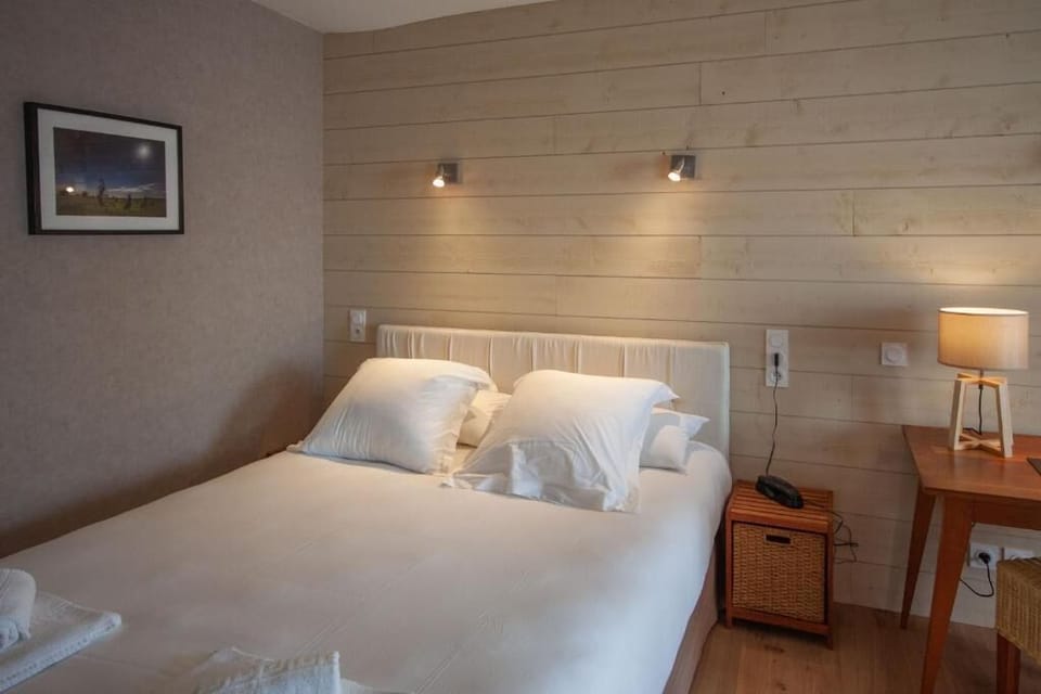 Soundproofing, free WiFi, bed sheets